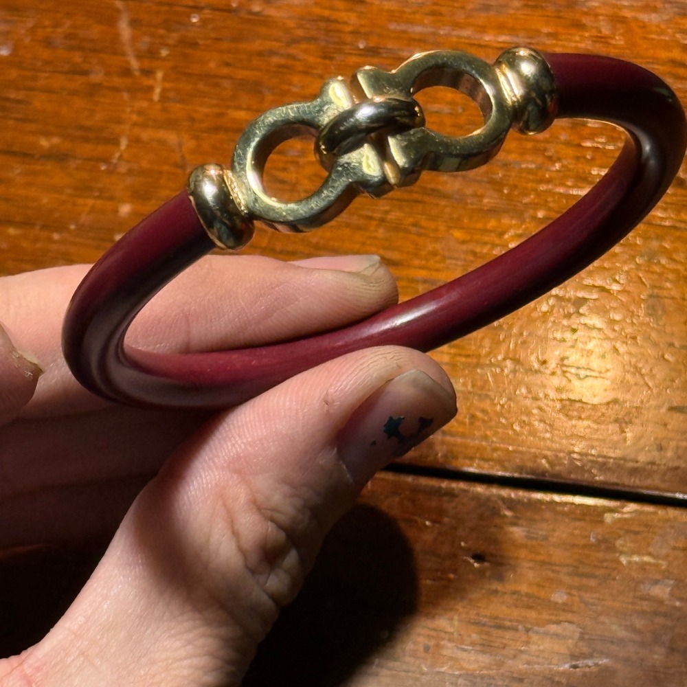 Vintage Salvatore Ferragamo Burgundy Gancini‎ Bangle Bracelet Gold-Tone Hardware